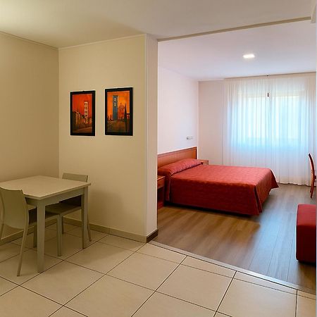Hotel E Appartamenti La Solaria Сан Джовани Ротондо Екстериор снимка
