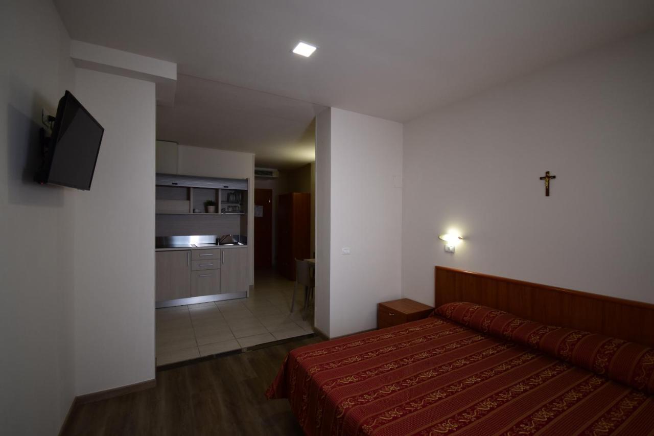 Hotel E Appartamenti La Solaria Сан Джовани Ротондо Екстериор снимка