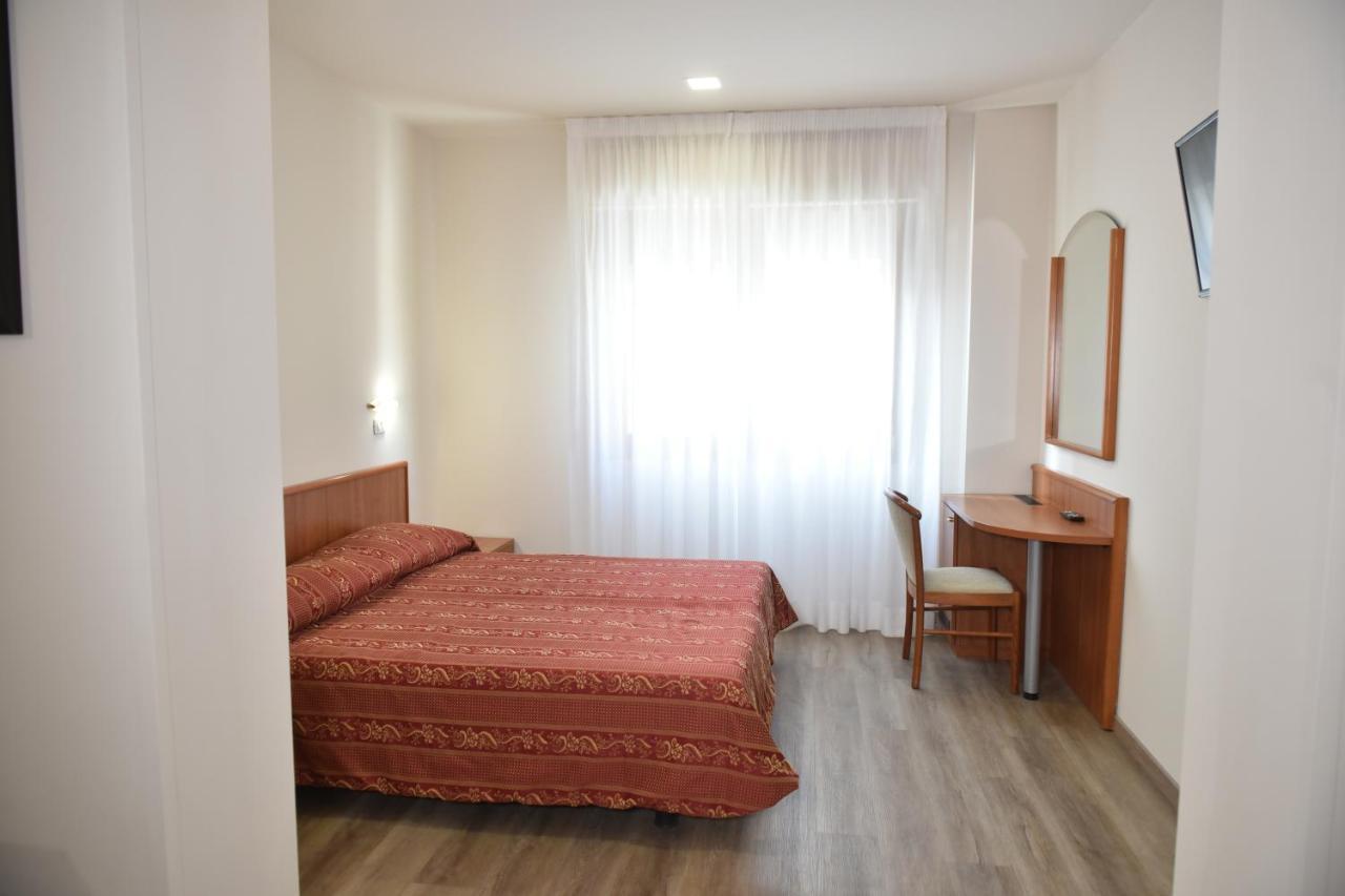 Hotel E Appartamenti La Solaria Сан Джовани Ротондо Екстериор снимка