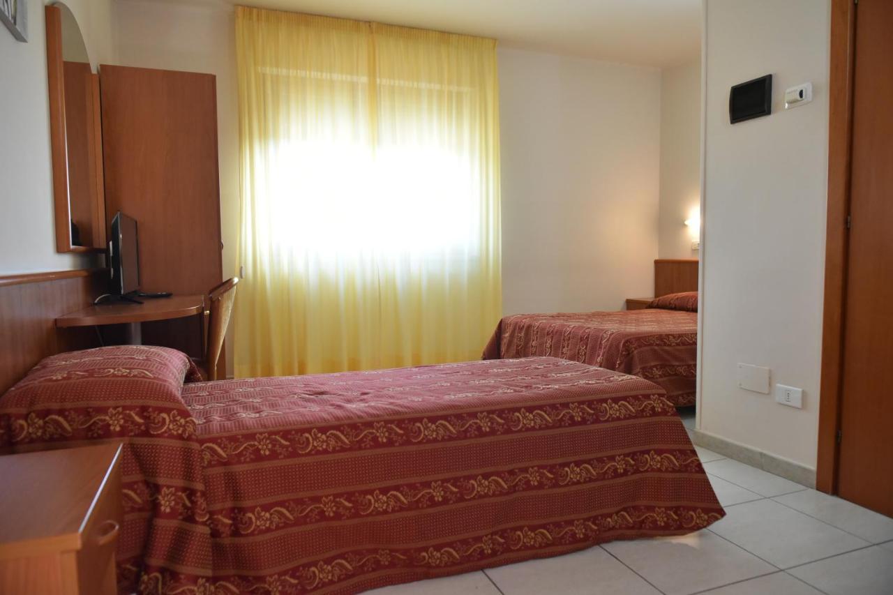 Hotel E Appartamenti La Solaria Сан Джовани Ротондо Екстериор снимка