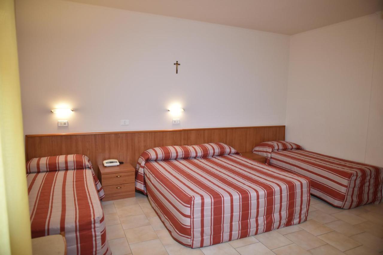 Hotel E Appartamenti La Solaria Сан Джовани Ротондо Екстериор снимка
