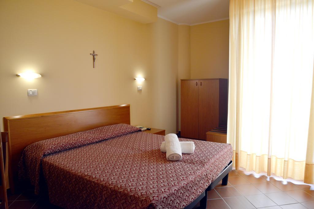 Hotel E Appartamenti La Solaria Сан Джовани Ротондо Екстериор снимка