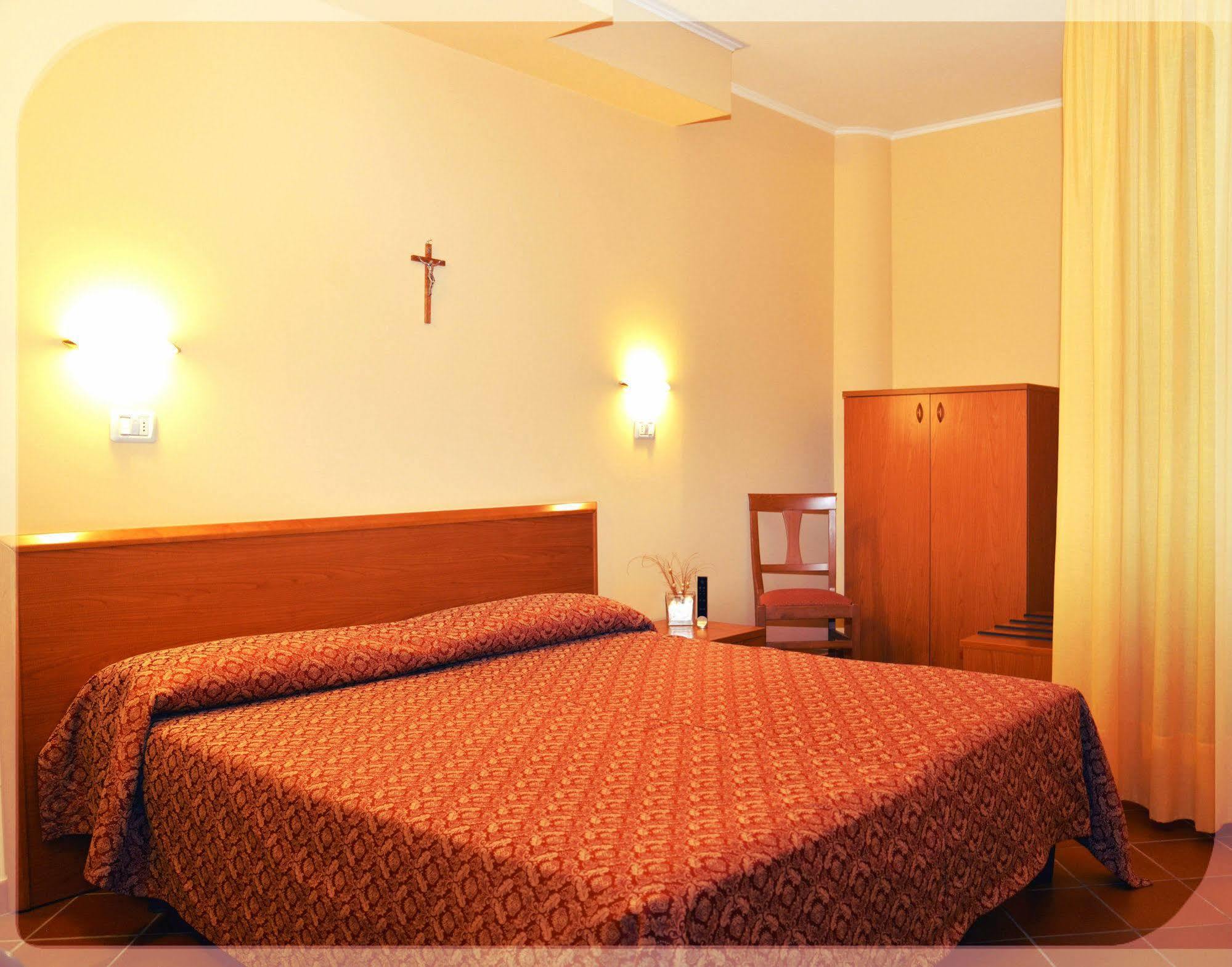 Hotel E Appartamenti La Solaria Сан Джовани Ротондо Екстериор снимка