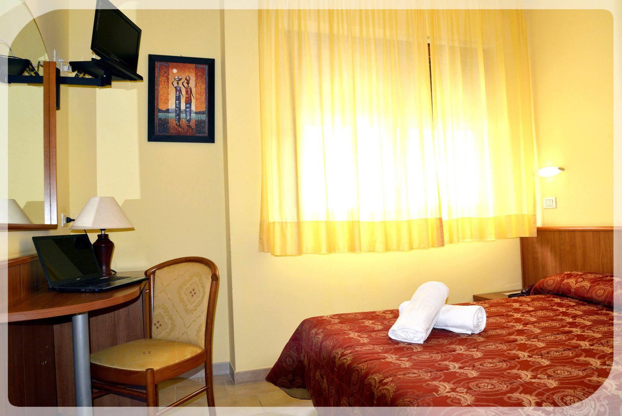 Hotel E Appartamenti La Solaria Сан Джовани Ротондо Екстериор снимка